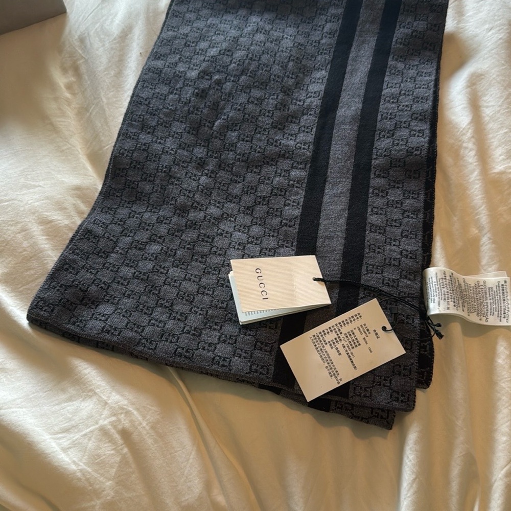 Gucci Black and Gray Men's Scarf